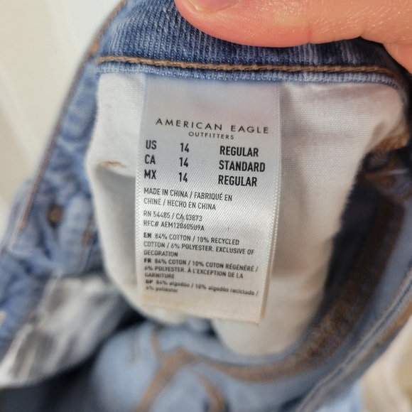 American Eagle High Rise Mom Jeans Blue Size 14 - Picture 9 of 11